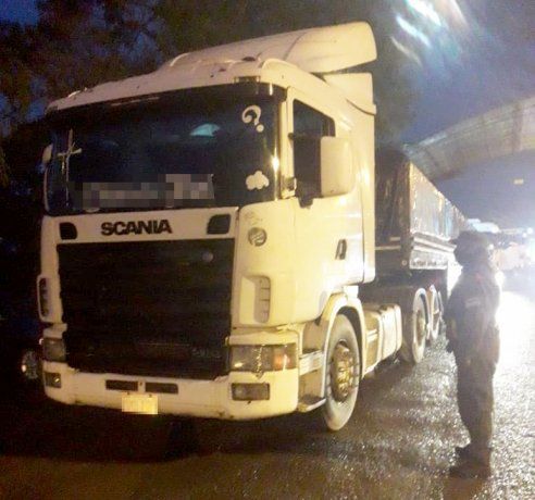 Formosa: hallan casi 40 mil dólares escondidos en la fusilera de un camión paraguayo