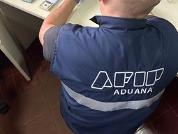 Descubren dólares sin declarar en frontera de Argentina con Brasil