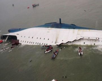 Rescatan a 109 personas de un crucero