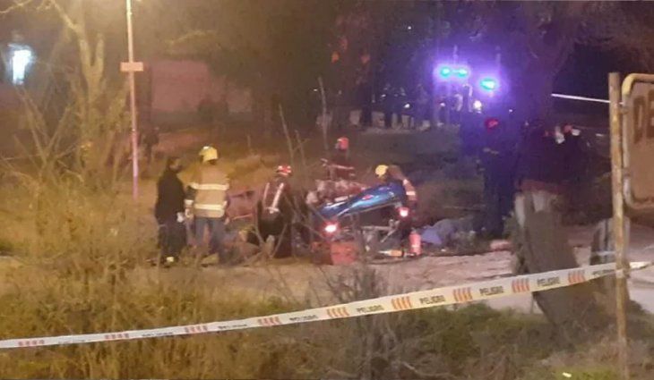 Fatal accidente en Paraná: murieron un padre, su hijo y un amigo al despistar un auto