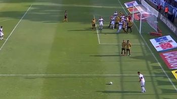 el espectacular golazo de tiro libre de nicolas barros schelotto para gimnasia ante aldosivi el espectacular golazo de tiro libre de nicolas barros schelotto para gimnasia ante aldosivi