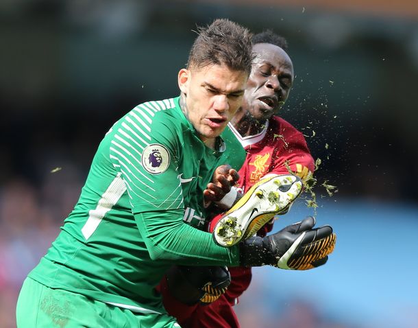 La brutal patada de Sadio Mané a Ederson