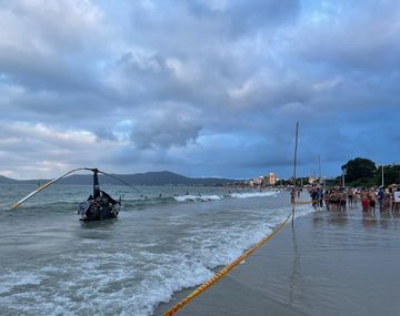 Milagroso rescate de dos turistas argentinos que cayeron al agua mientras iban en helicóptero