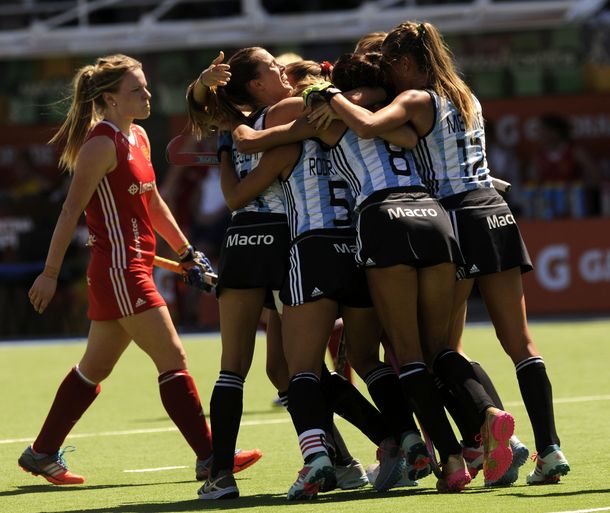 Las Leonas golearon a Inglaterra y quedaron primeras en su grupo