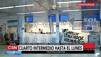 trabajadores de sol siguen de acampe en aeroparque a la espera de la reunion de este lunes trabajadores de sol siguen de acampe en aeroparque a la espera de la reunion de este lunes