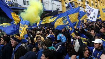 los hinchas de boca arman un banderazo para pedir la renovacion de riquelme los hinchas de boca arman un banderazo para pedir la renovacion de riquelme
