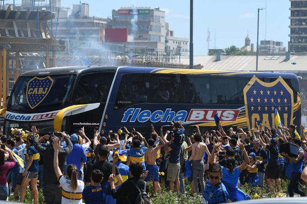 El chofer del micro de Boca: Perdí el conocimiento y solté el volante; pudo ser una catástrofe