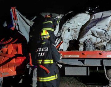 Triple choque de camiones en Necochea: hay un muerto