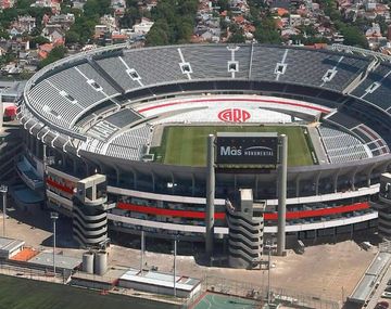 Fue una de las gran promesas de River y jugó en Europa, aunque cambió los botines por la música. 
