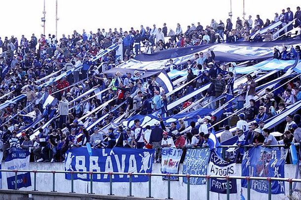 La hinchada de Alvarado.