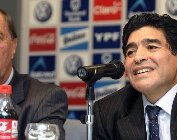 Por qué Carlos Bilardo aún no sabe que murió Diego Maradona