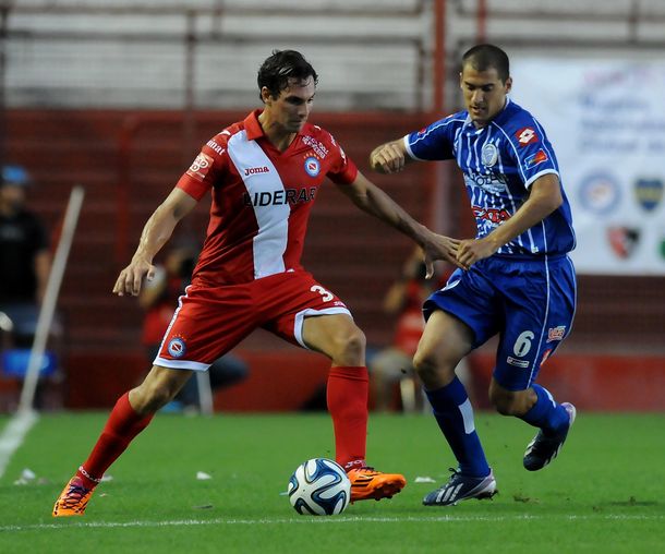 Argentinos arrancó con un triunfo ante Godoy Cruz el ciclo del Bichi Borghi