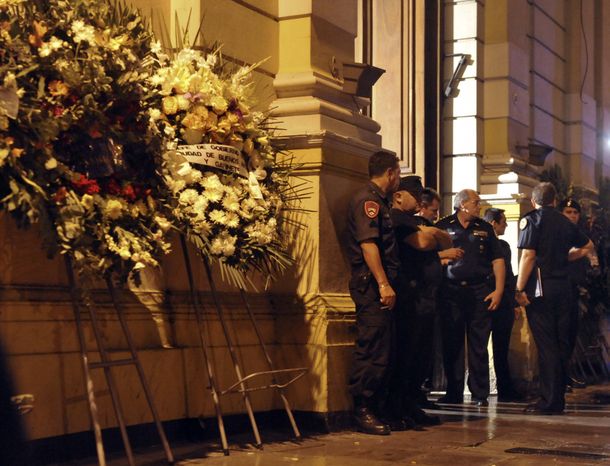 Velan los restos de los bomberos héroes de Barracas
