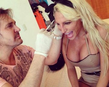 Vicky Xipolitakis mostró cómo mantiene la frescura de su cara