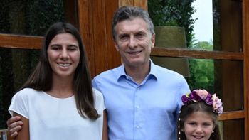 macri recibio este domingo a las hijas del fiscal alberto nisman macri recibio este domingo a las hijas del fiscal alberto nisman