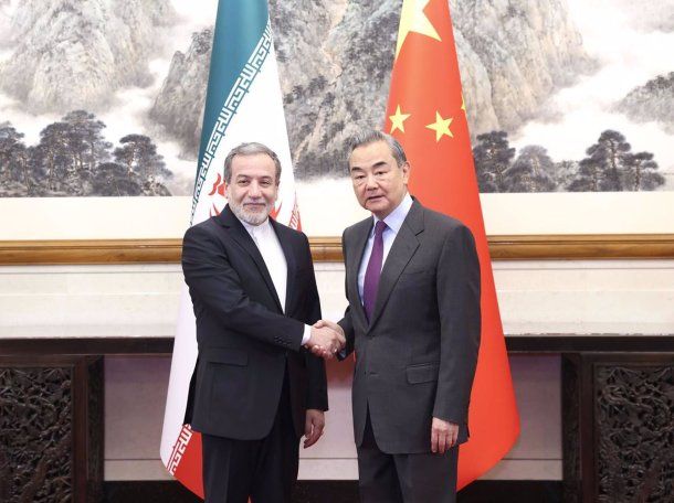 Abás Araqchi y Wang Yi 