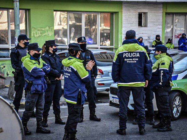 Detuvieron a seis efectivos de la Policía Bonaerense por una causa de drogas