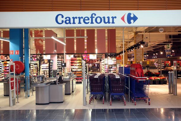 Carrefour, denunciado por vender pañales de distribución gratuita
