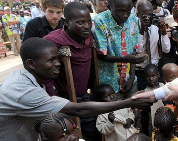 Francisco llama a deponer las armas al cierre de visita a Sudán del Sur