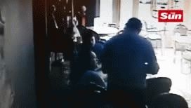 video: el celular le exploto cuando tomaba un cafe en un bar video: el celular le exploto cuando tomaba un cafe en un bar