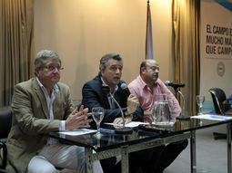 mesa de enlace: el campo esta agonizando por politicas erroneas del gobierno mesa de enlace: el campo esta agonizando por politicas erroneas del gobierno