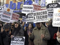 espana: suspenden desalojos por ola de suicidios espana: suspenden desalojos por ola de suicidios