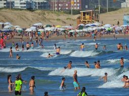 ¿Cómo ataca la bacteria de la playa que mató a un hombre en Uruguay?