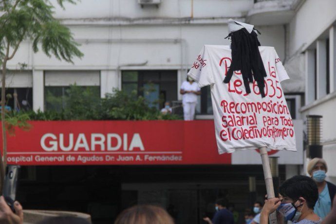 Caravana de enfermeros del hospital Fernández y del Gutiérrez - Crédito: Ignacio Petunchi
