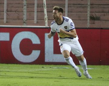 Julio Buffarini marca uno de los últimos goles de la Copa de la Superliga Argentina de Fútbol que se suspendió por el avance del coronavirus