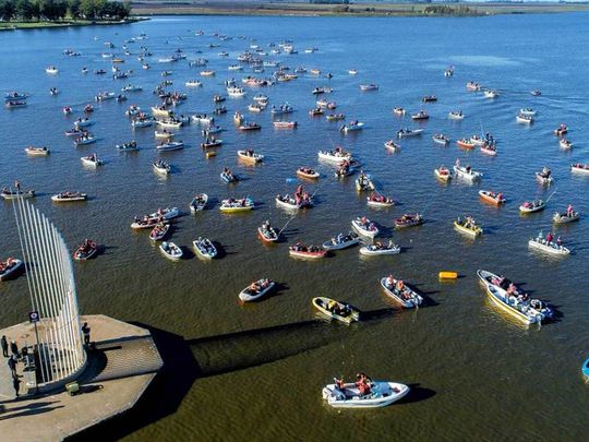 La ciudad con alma de pueblo que sorprende por su tranquilidad y enorme laguna.