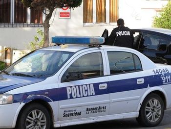 Un hombre mató a su amigo a golpes con un rastrillo y a puñaladas en Punta Lara