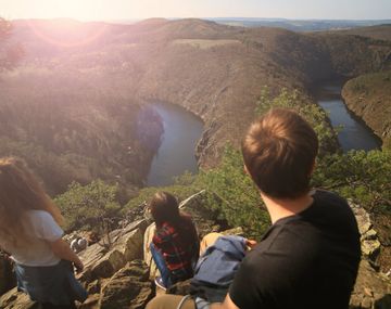 ¿Viajar con amigos, o hacerse amigos durante el viaje?