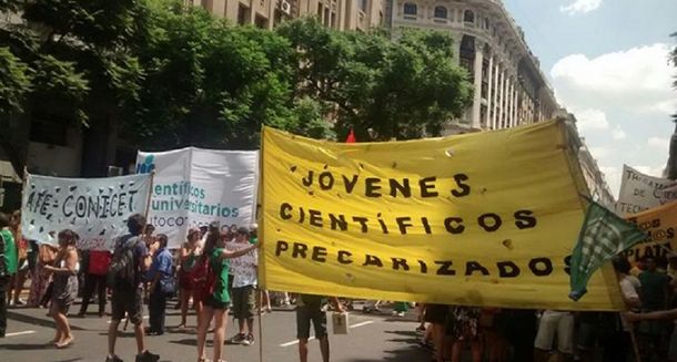 Científicos del Conicet se movilizaron por el retraso a los ingresos de la carrera