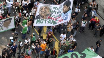 las cgt y cta opositoras marchan a la cartera laboral las cgt y cta opositoras marchan a la cartera laboral