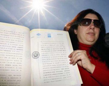 Una mujer asegura ser la dueña del sol y le quiere cobrar a la humanidad por su uso
