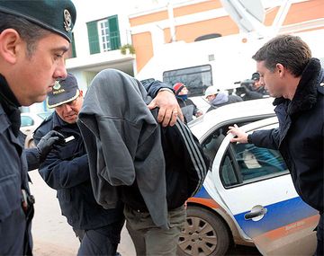 Trasladaron al presunto autor material del crimen de los dos comerciantes