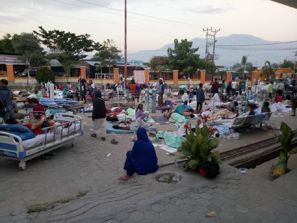 Al menos 385 muertos por el terremoto y tsunami en Indonesia - Crédito: @Sutopo_PN