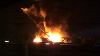 impresionante choque de camiones en acceso oeste: uno se incendio impresionante choque de camiones en acceso oeste: uno se incendio