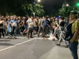 Un hombre se infartó durante el cacerolazo contra el DNU en La Plata