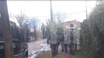 video: asi le dispararon al policia metropolitano durante un allanamiento video: asi le dispararon al policia metropolitano durante un allanamiento