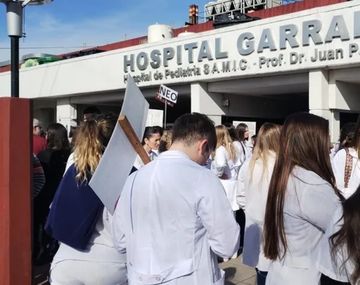 Médicos residentes del Garrahan van al paro: denuncian sueldos indignos
