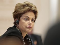 Otro gesto de Dilma Rousseff: los ministros y altos funcionarios ya no viajarán en primera