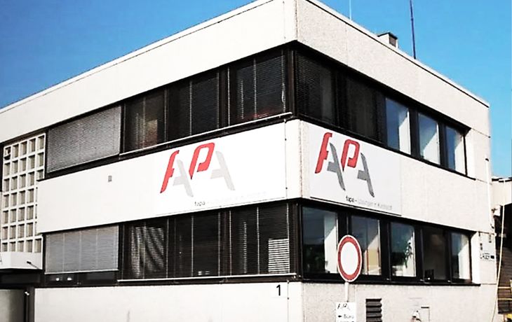 Crisis económica: cerró la única fábrica en el país que producía aisladores para la red eléctrica