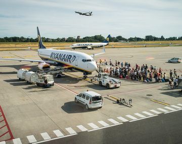 Miles de varados: una low cost anunció una cancelación masiva