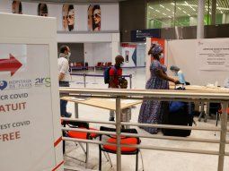 Francia impone diez días de cuarentena a los que arriben desde Argentina