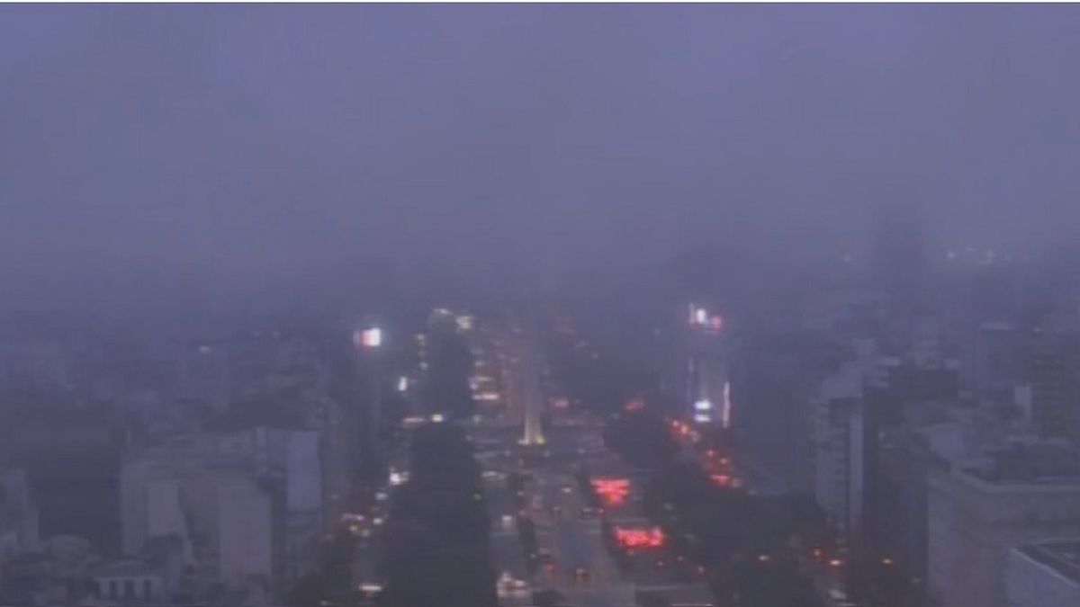 No se ve nada: la Ciudad amaneció en medio de densos bancos de niebla