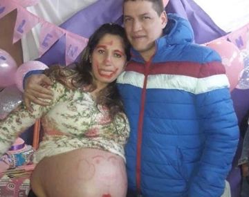 Estaba embarazada de gemelas y en el parto le entregaron una sola beba