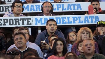 ¿casualidad? riquelme ingreso al estadio minella en el minuto 10 ¿casualidad? riquelme ingreso al estadio minella en el minuto 10