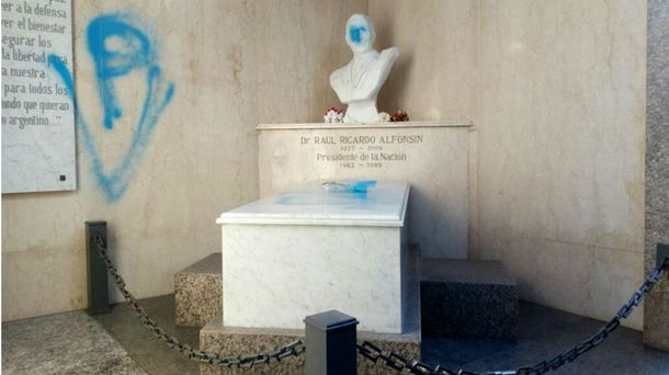 Así quedó el Mausoleo de Alfonsín
