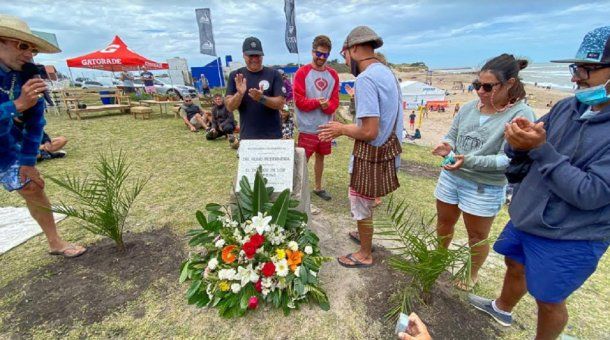 El emotivo homenaje al médico Hugo Pedernera, fallecido hace dos meses mientras surfeaba en esa playa, fue el broche de oro al evento.